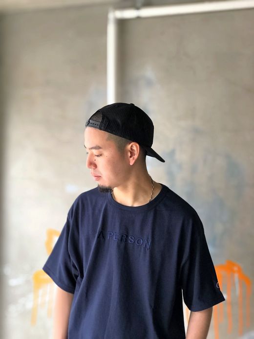 A PERSON AP-33 / CLASSIC LOGO EMB TEE / NAVY/NAVY