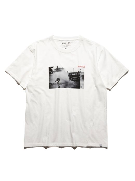 ROARK REVIVAL RTJ720 / "KINGSTON DEAD BEATS" PHOTO TEE / WHITE