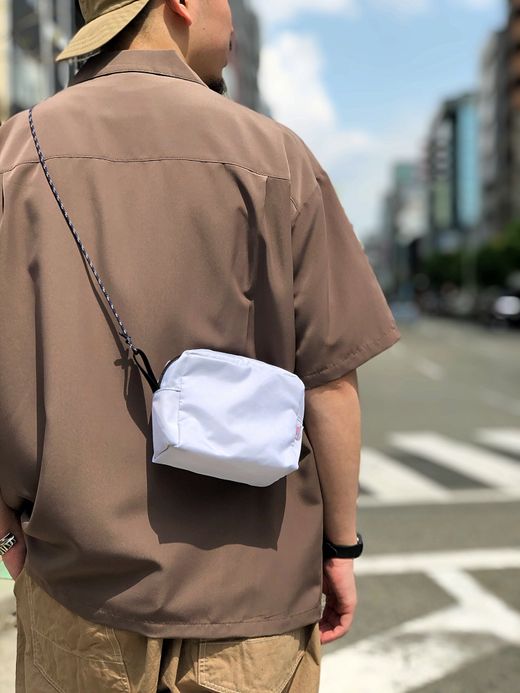  KCB045 / ONE B POUCH / WHITE
