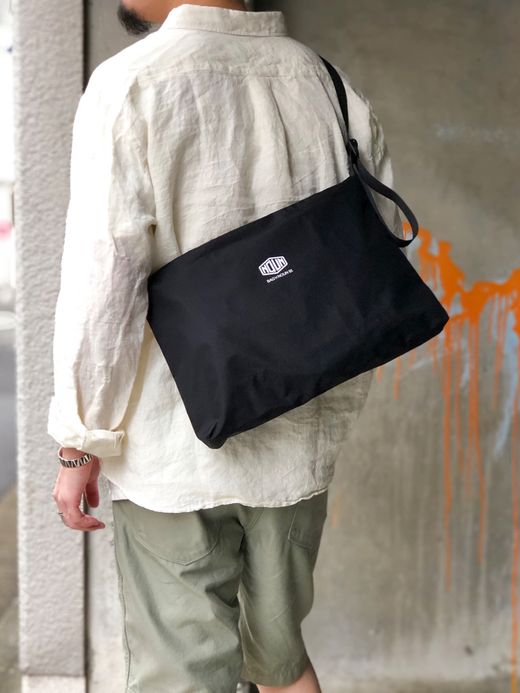 NECESSARY or UNNECESSARY 70020739 / NOUN POST 'BREATHARD' / BLACK