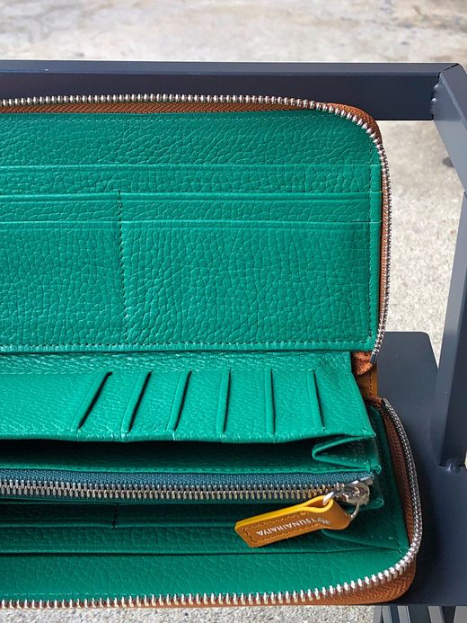 TSUNAIHAIYA BRINCADEIRA ROUND ZIP WALLET / CAMEL GREEN