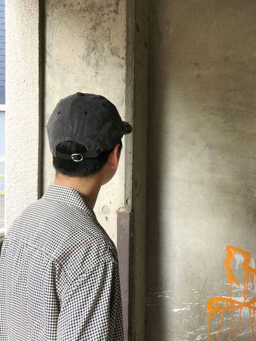 ANACHRONORM ANDC060 / STENCIL LEATHER BACKLE CAP / BLACK BLEACH