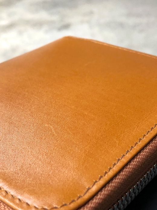 TSUNAIHAIYA BRINCADEIRA ROUND ZIP SHORT WALLET / CAMEL GREEN 