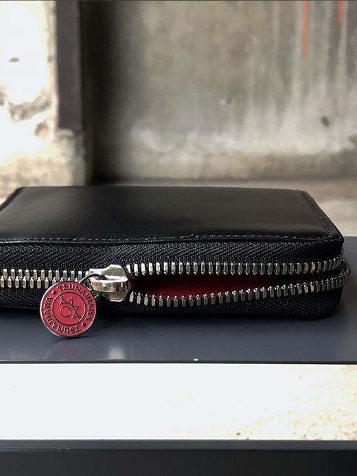 TSUNAIHAIYA BRINCADEIRA ROUND ZIP SHORT WALLET / BLACK RED
