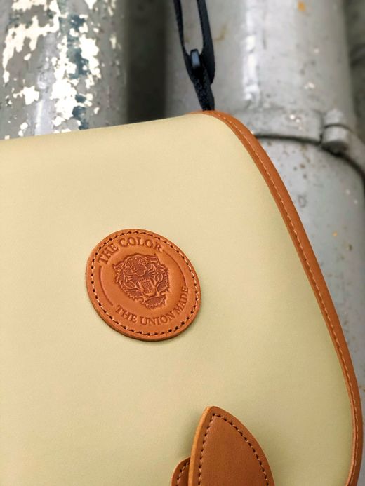 THE UNION TCB0004 / THE SHOULDER POUCH / BEIGE
