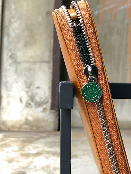 TSUNAIHAIYA BRINCADEIRA ROUND ZIP WALLET / CAMEL GREEN