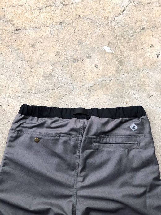 ROARK REVIVAL RPJ550 / NEW TRAVEL PANTS - NARROW FIT / GREY