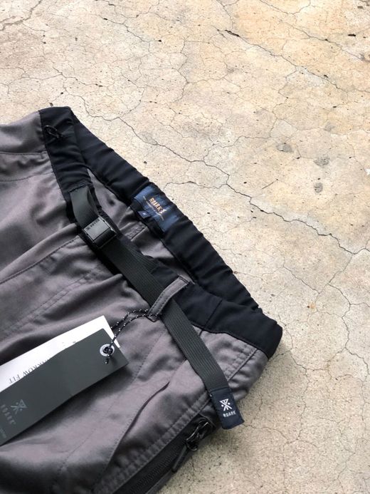 ROARK REVIVAL RPJ550 / NEW TRAVEL PANTS - NARROW FIT / GREY
