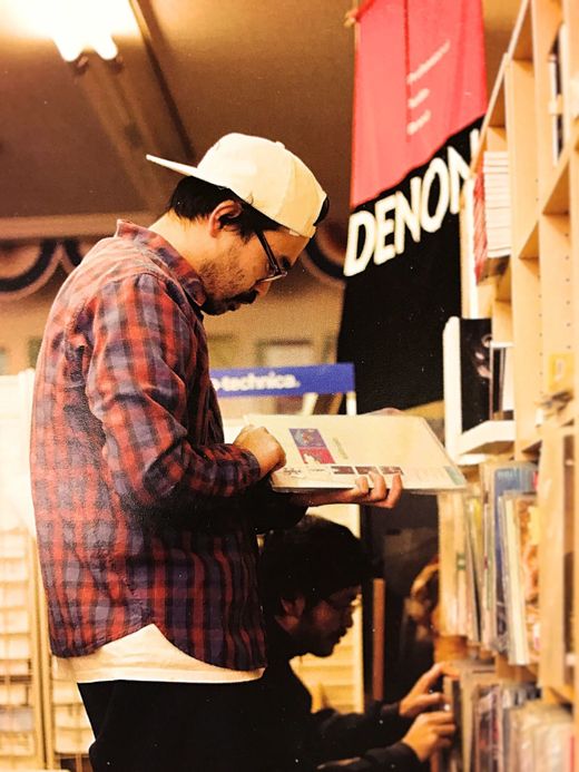 remilla ヒトエラウンドシャツ / RED×BLU