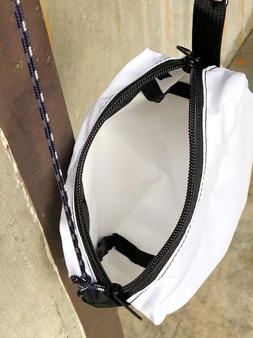  KCB045 / ONE B POUCH / WHITE
