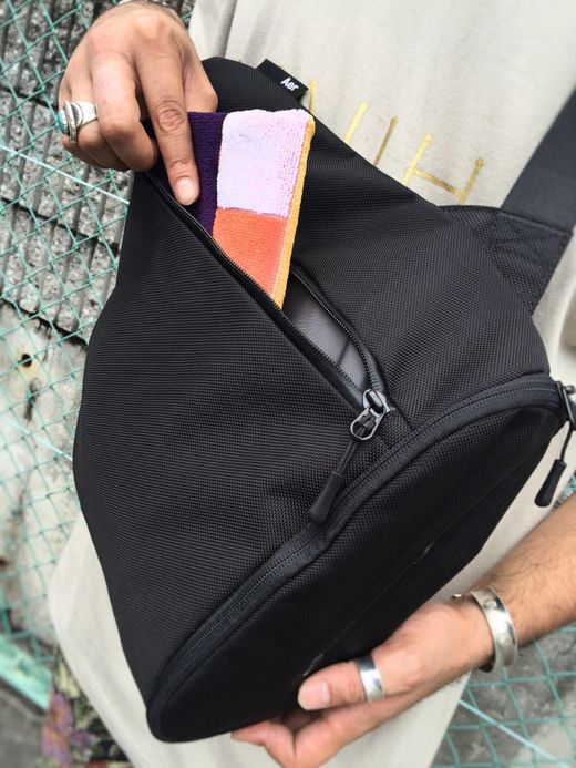  Sling Bag / black