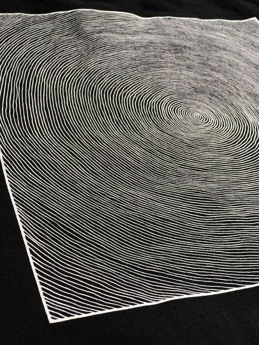fulton ONE LINE SWIRL TEE / SUPER BLACK