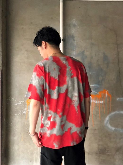fulton ONE LINE SWIRL TEE / GRAY-RED