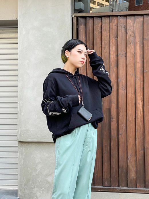 GLOBE DION AGIUS HOODIE / BLACK