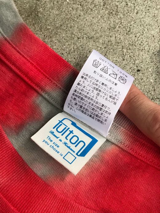 fulton ONE LINE SWIRL TEE / GRAY-RED