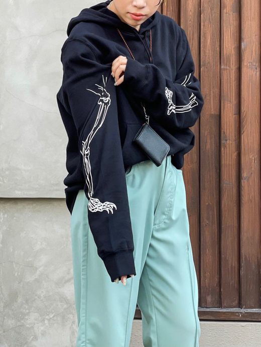 GLOBE DION AGIUS HOODIE / BLACK
