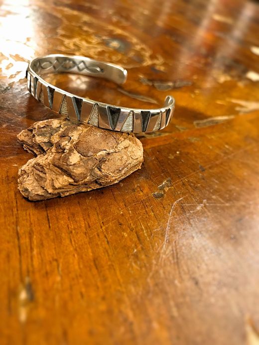 Indian Jewelry Michael Roanharse Narrow Bangle / type A