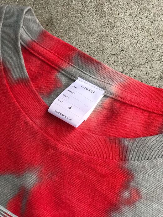 fulton ONE LINE SWIRL TEE / GRAY-RED