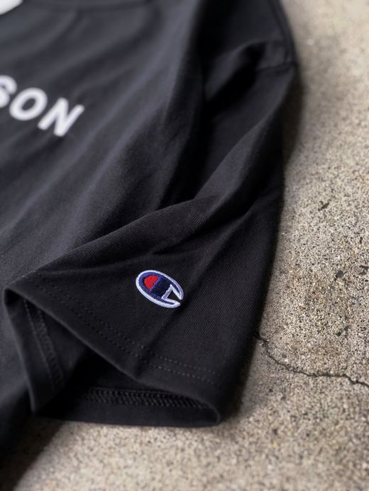 A PERSON AP-33 / CLASSIC LOGO EMB TEE / BLACK/WHITE
