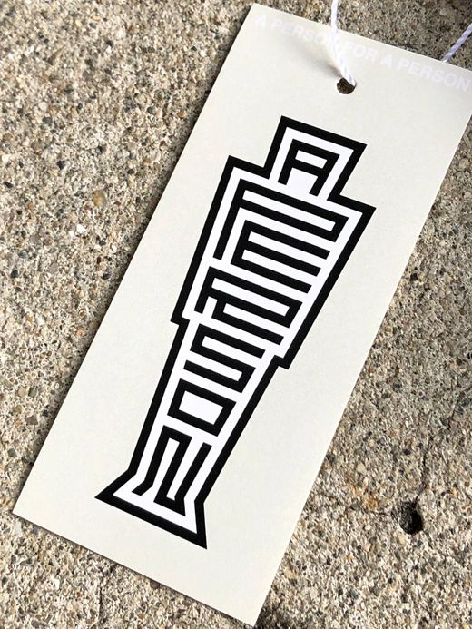 A PERSON AP-33 / CLASSIC LOGO EMB TEE / BLACK/WHITE