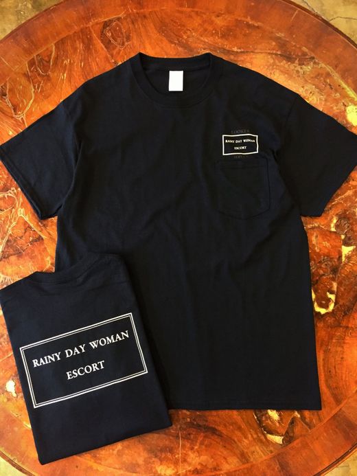 LOOKER Rainy Day Woman Escort Tee / black/white