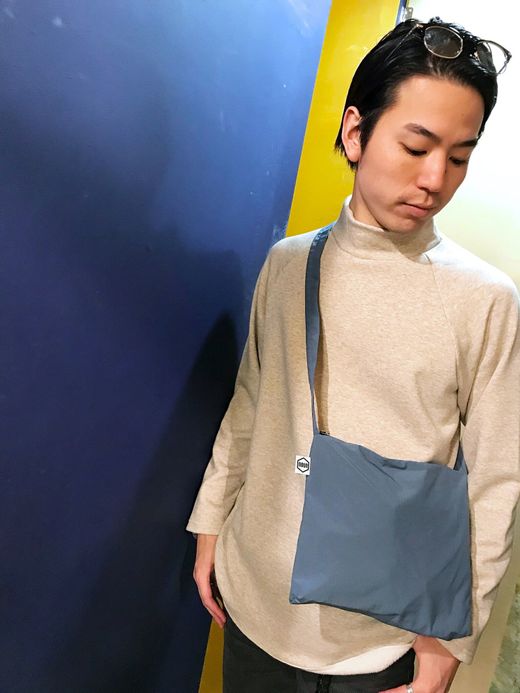 NECESSARY or UNNECESSARY NOUN Sacoche / cloud blue
