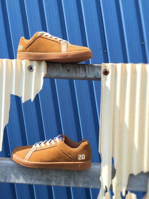 es Sal 20 / brown/gum