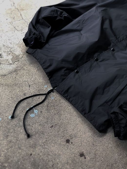 LOOKER LOOK.5 / RAINY DAY WOMAN ESCORT COACH JACKET / BLACK/WHITE