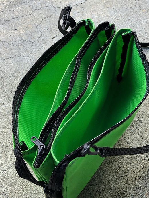 NECESSARY or UNNECESSARY 70020820 / COLOR TRIO 'L' / KELLY