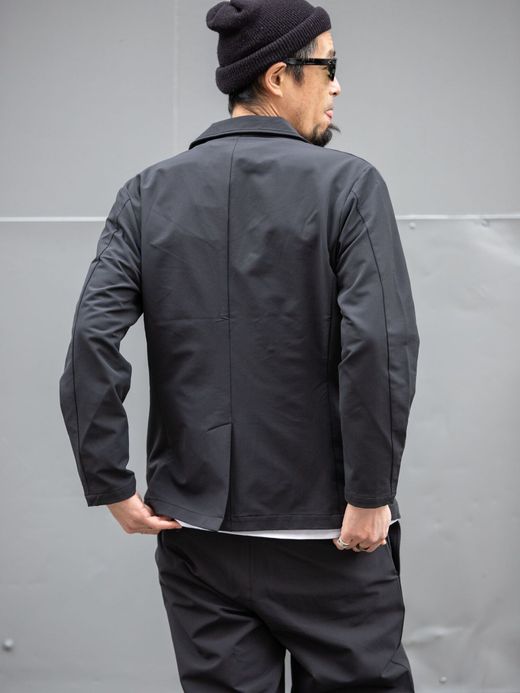  425193 / TECH TAILORED JACKET / BLACK