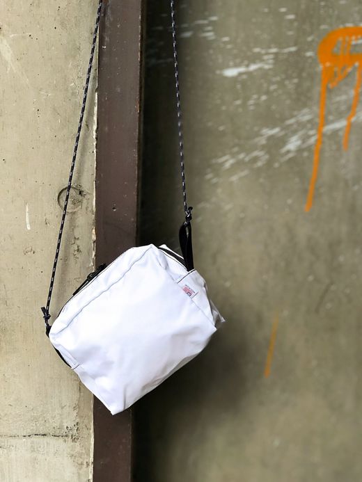  KCB045 / ONE B POUCH / WHITE