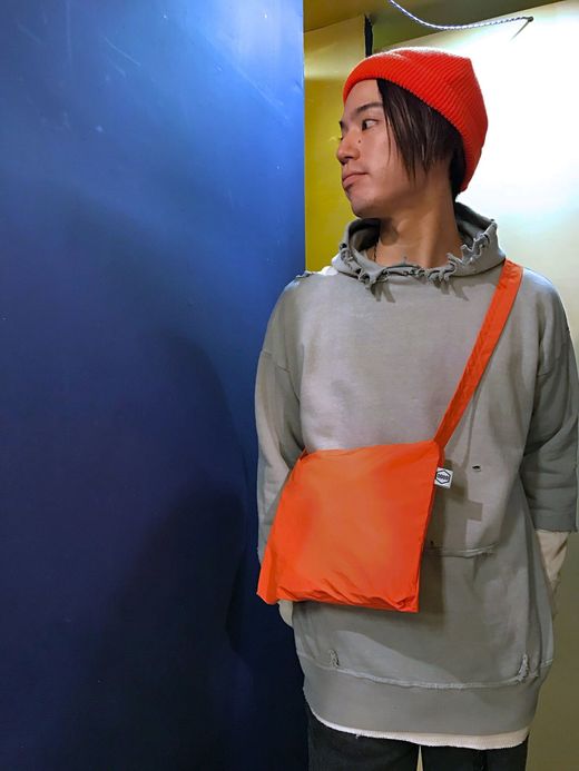NECESSARY or UNNECESSARY NOUN Sacoche / orange