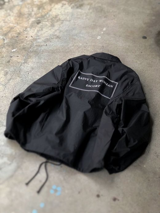 LOOKER LOOK.5 / RAINY DAY WOMAN ESCORT COACH JACKET / BLACK/WHITE