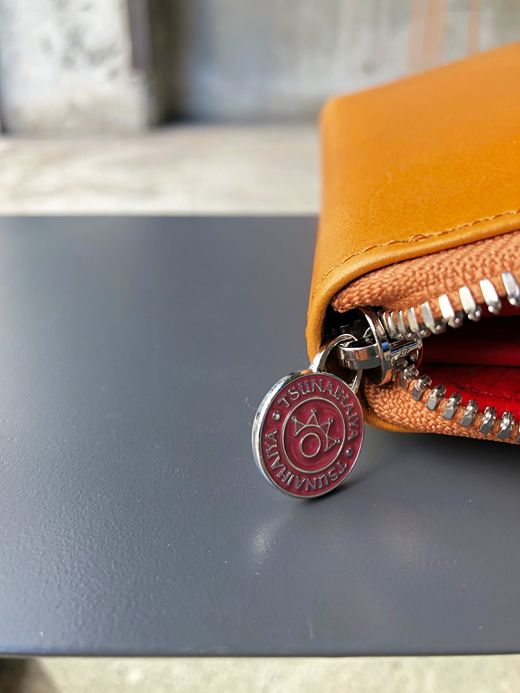 TSUNAIHAIYA BRINCADEIRA ROUND ZIP WALLET / CAMEL RED
