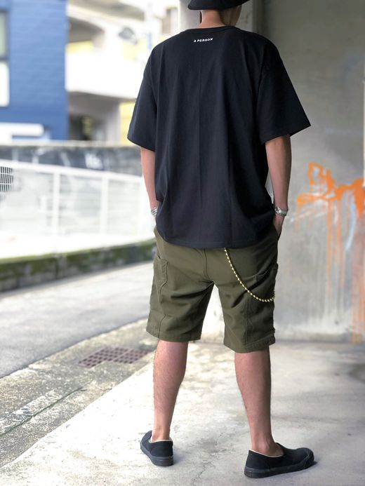A PERSON AP-33 / CLASSIC LOGO EMB TEE / BLACK/WHITE