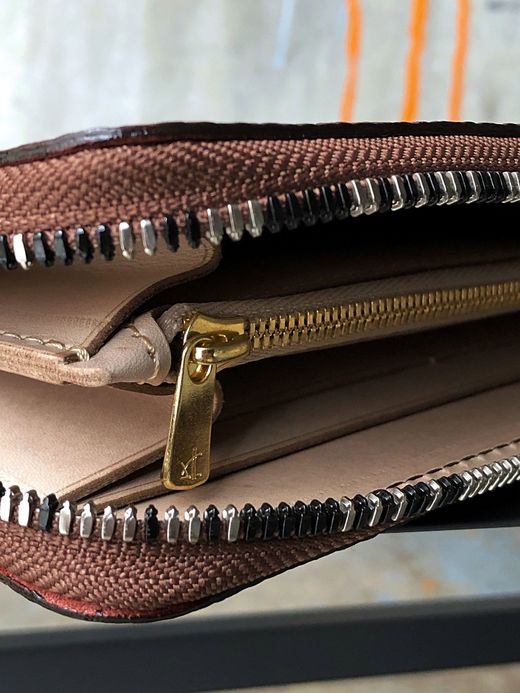 VOO VOO-A-200 / LEATHER WALLET by BRASSBOUND / BURGUNDY