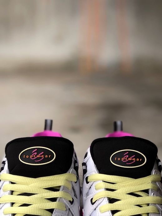 es 51010169944 / SYMBOL / WHITE/PURPLE