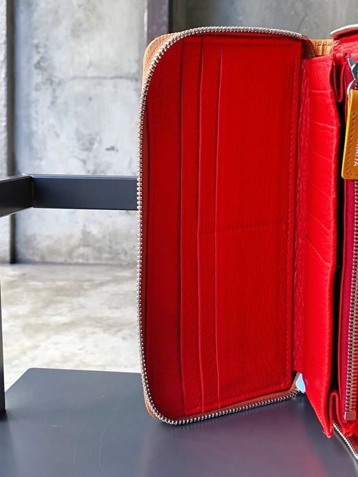 TSUNAIHAIYA BRINCADEIRA ROUND ZIP WALLET / CAMEL RED