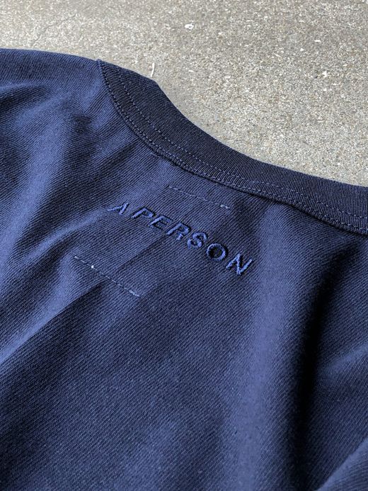 A PERSON AP-33 / CLASSIC LOGO EMB TEE / NAVY/NAVY