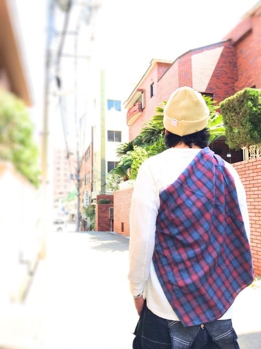 remilla ヒトエラウンドシャツ / RED×BLU