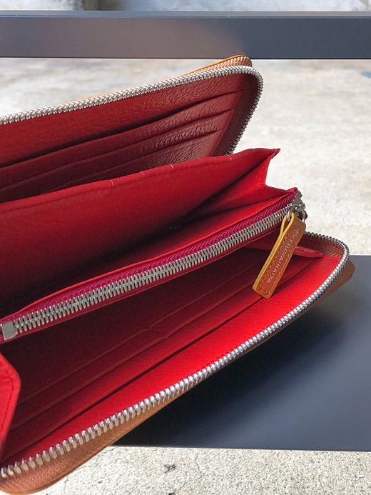 TSUNAIHAIYA BRINCADEIRA ROUND ZIP WALLET / CAMEL RED