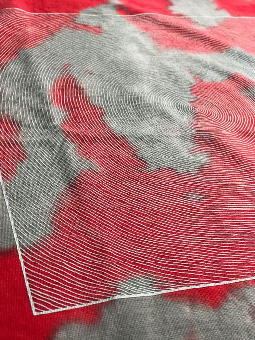 fulton ONE LINE SWIRL TEE / GRAY-RED