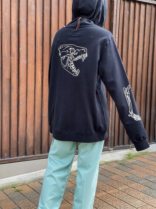 GLOBE DION AGIUS HOODIE / BLACK