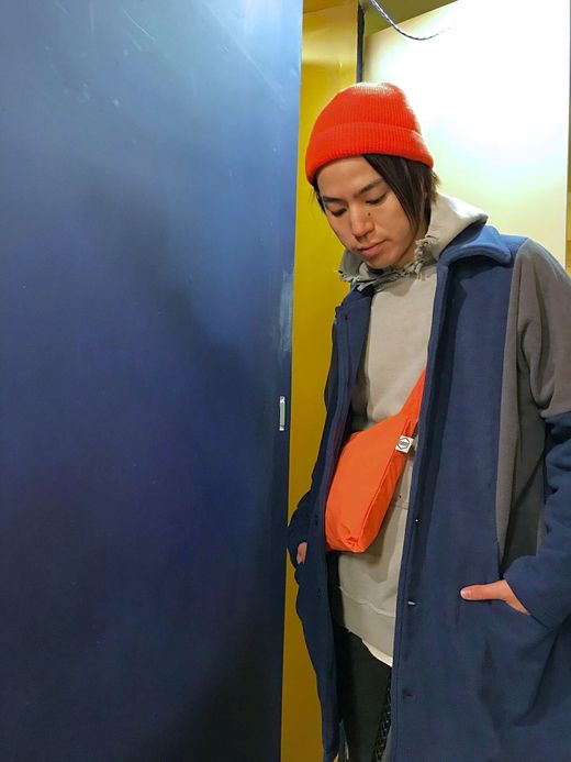 NECESSARY or UNNECESSARY NOUN Sacoche / orange