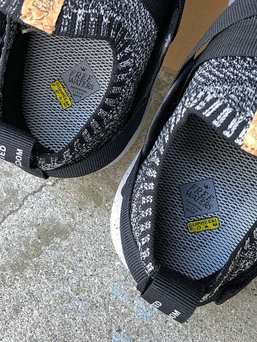 Freewaters MC-037 / FREELAND TRVL / BLACK/GREY