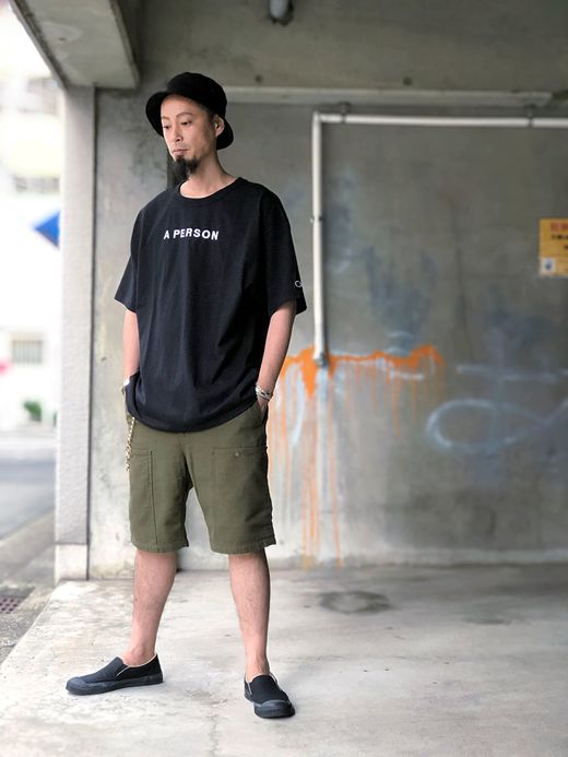 A PERSON AP-33 / CLASSIC LOGO EMB TEE / BLACK/WHITE