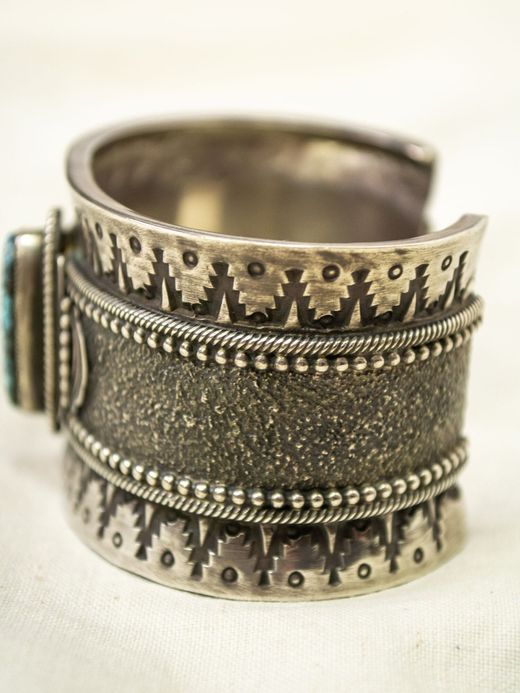 Indian Jewelry WALLACE YAZZIE Jr. SILVER BANGLE / KINGMAN TURQOISE