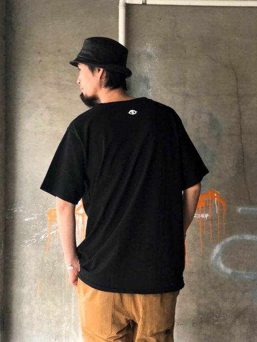fulton ONE LINE SWIRL TEE / SUPER BLACK