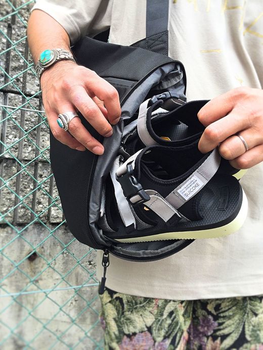  Sling Bag / black