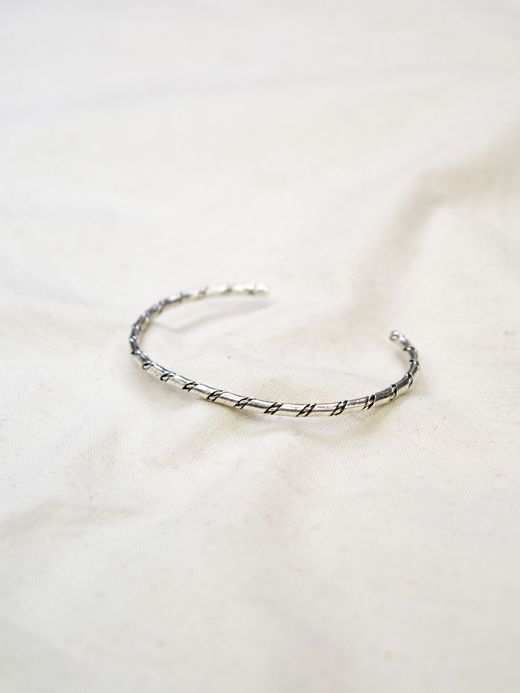Indian Jewelry NAVAJO NARROW BANGLE / Type A